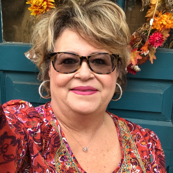 Meet your Posher, Amelia - Picture 1 of 1